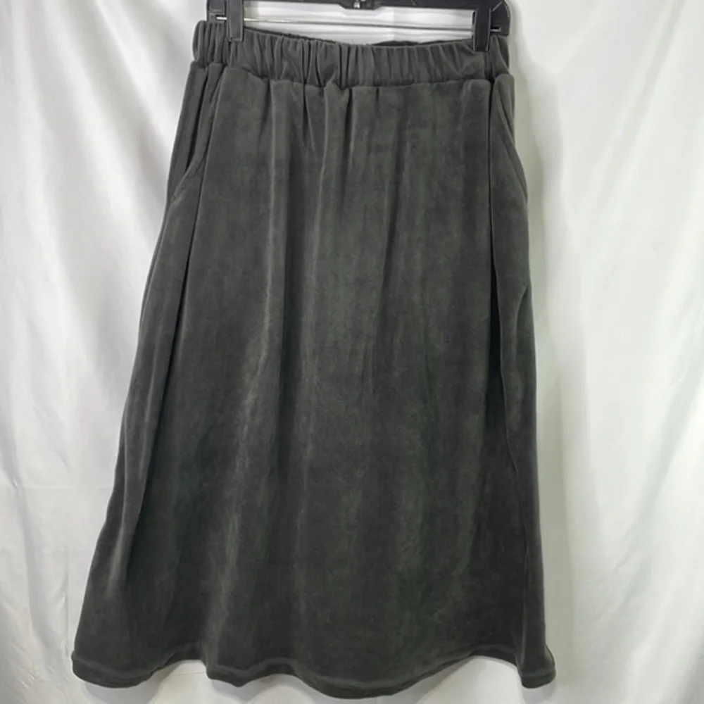 Woman Within dark gray velour elastic waist full skirt with pockets